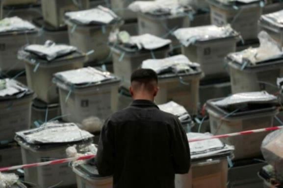 KQZ përfundon numërimin: LVV fiton 42.91% të votave, PDK 21.12%, LDK 17.58%, AAK 7.16%