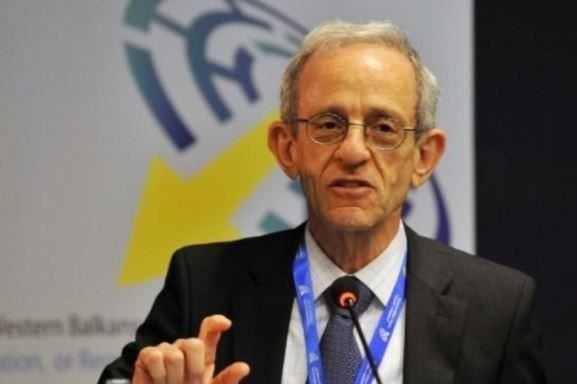 Analiza e Serwer pas vizitës në Kosovë, dy herë e përmend që Kurti po blen vota para zgjedhjeve