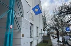 Konsullata e Kosovës në Cyrih ul flamurin në gjysmë shtize në nderim të viktimave në Crans-Montana