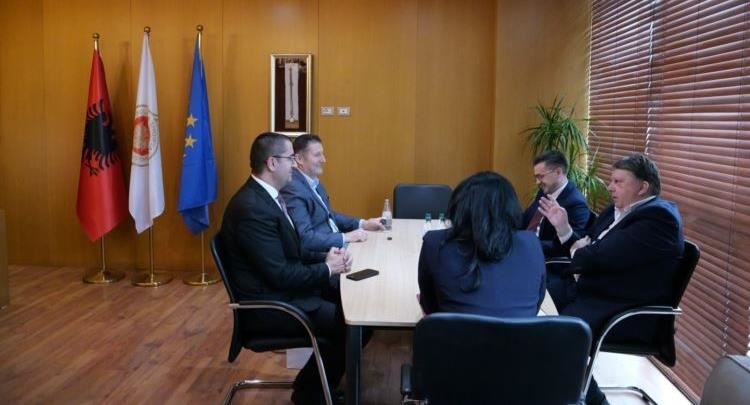 Forcohet bashkëpunimi doganor Kosovë-Shqipëri