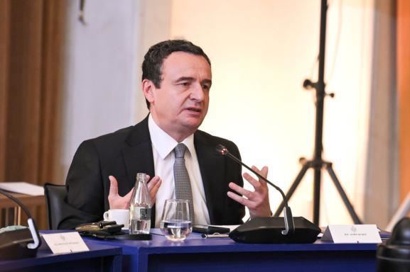 Kurti i jep vetes meritat ekskluzive për liberalizim të vizave, thotë se e bëri “pa kompromise, pa shampanja”