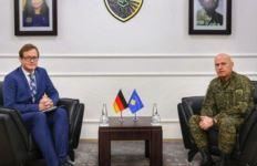 Zyrtari i lartë gjerman takohet me Jasharin, flasin për të ardhmen e FSK-së