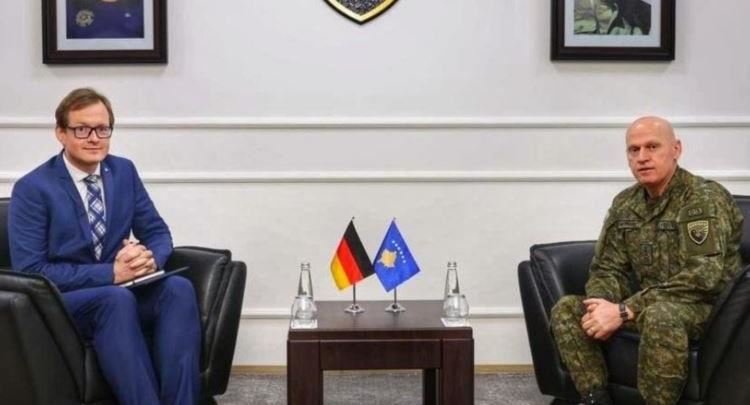 Zyrtari i lartë gjerman takohet me Jasharin, flasin për të ardhmen e FSK-së