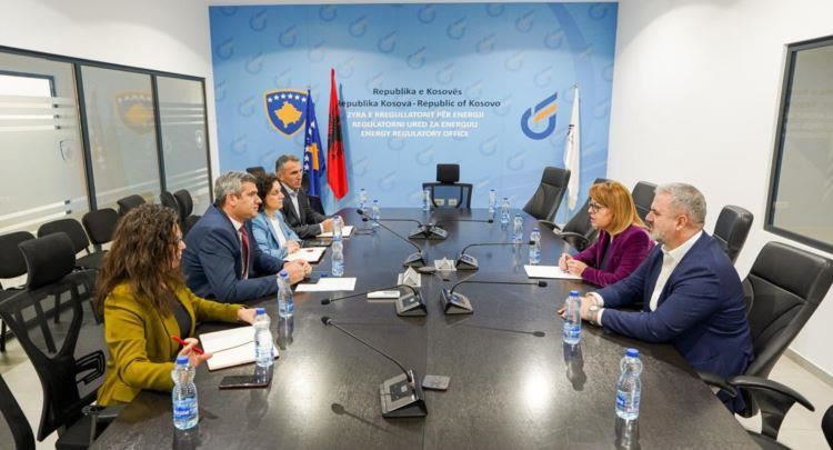 Bajrami pas takimit në ZRrE-në: Thanë se vetëm qeveria mund ta shtyjë vendimin për shtrenjtimin e rrymës
