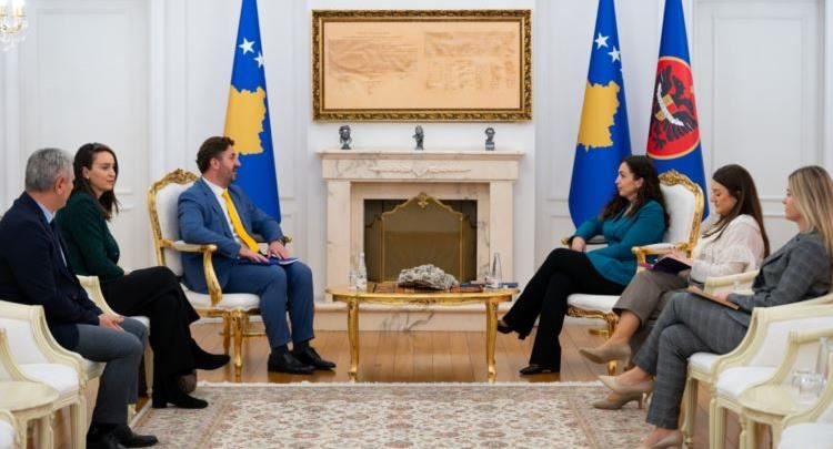 Osmani priti në takim përfaqësuesit e Institutit për Krimet e Kryera Gjatë Luftës në Kosovë