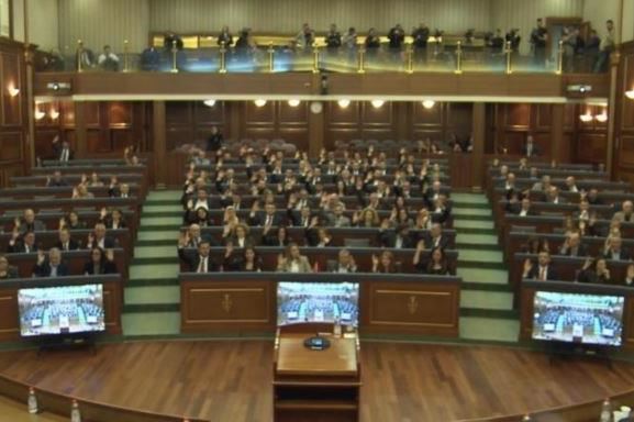 Kuvendet e Kosovës dhe Shqipërisë flasin me një zë, brenda ditës miratohen dy rezoluta në mbështetje të krerëve të UÇK-së në Hagë