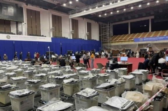 Aprovohen mbi 7 mijë pako me fletëvotime jashtë Kosovës