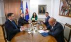 Pa ndonjë rezultat në takim, pas krerëve të partive del në konferencë edhe Osmani