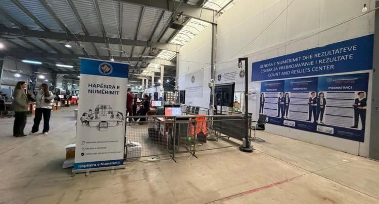 Vazhdon numërimi i votave me postë, KQZ përditëson të dhënat e fundit