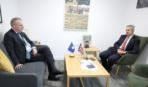 Shefi i zyrës së BE-së takohet me ambasadorin britanik: Partnerët ndërkombëtarë do t’i qëndrojnë në krah Kosovës