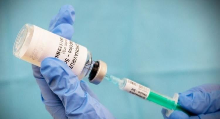 Të moshuarit po hasin në vështirësi në aplikimin online për vaksinim