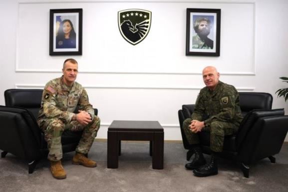 Jashari pret Strasserin, theksohet bashkëpunimi ndërmjet FSK-së dhe Ajovës