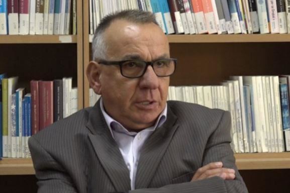 Hasani për bllokimin institucional: Pasojë juridike mund të jetë decertifikimi i deputetëve