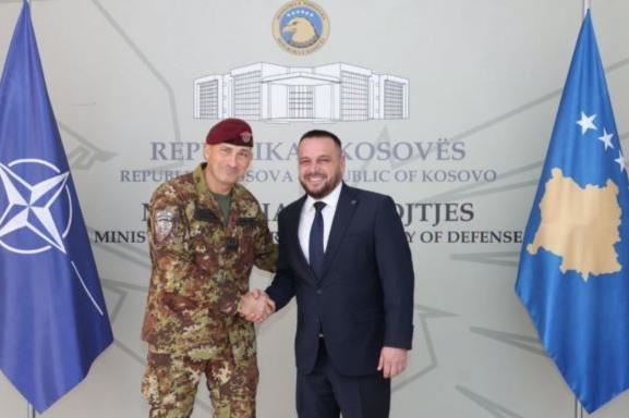 Maqedonci takon komandantin e KFOR-it: Anëtarësimi i Kosovës në NATO, prioritet
