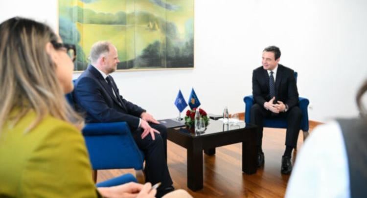 Zyrtari i NATO’s i shkon në zyrë Kurtit – E pyet për xhandarmërinë, kryeministri ia ‘‘shpjegoi konceptin’’