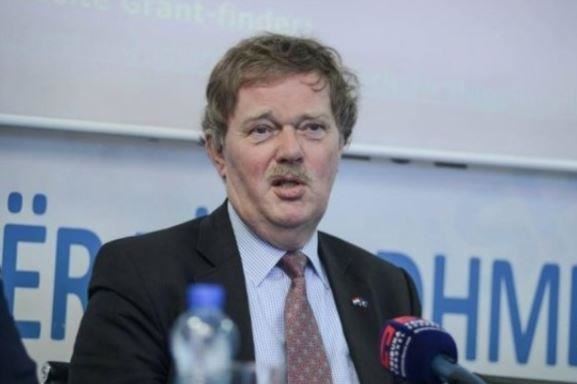 Ish-diplomati Bosch: Ne e detyruam Thaçin t’ia vendoste vetes lakun në fyt, ndihem shumë keq