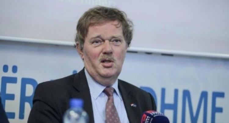 Ish-diplomati Bosch: Ne e detyruam Thaçin t’ia vendoste vetes lakun në fyt, ndihem shumë keq