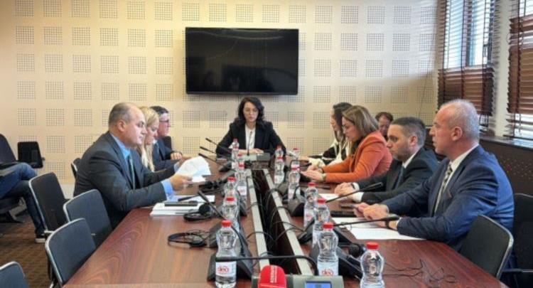 Komisioni për punë të jashtme i jep “dritën e gjelbër” marrëveshjes për anëtarësimin e Kosovës në Bordin e Paqes