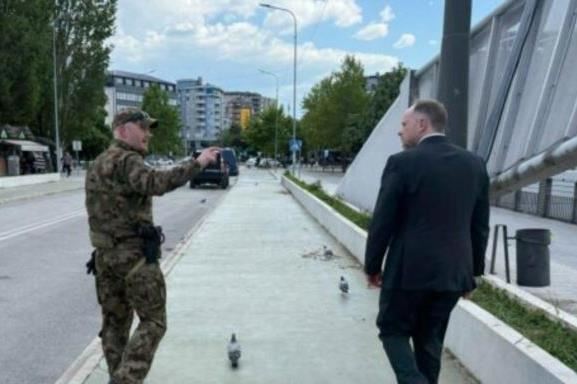 Hamilton publikon pamje nga Ura e Ibrit- Thellësisht mirënjohës ndaj partnerëve të NATO që shërbejnë përkrah nesh në KFOR