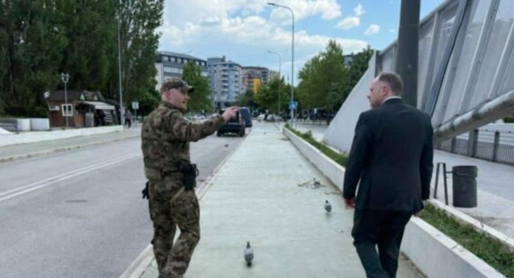 Hamilton publikon pamje nga Ura e Ibrit- Thellësisht mirënjohës ndaj partnerëve të NATO që shërbejnë përkrah nesh në KFOR