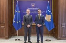 Konjufca pret përfaqësuesin special të BE-së për dialogun Kosovë–Serbi, thekson përkushtimin për një proces më efektiv dhe të qëndrueshëm