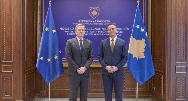 Konjufca pret përfaqësuesin special të BE-së për dialogun Kosovë–Serbi, thekson përkushtimin për një proces më efektiv dhe të qëndrueshëm
