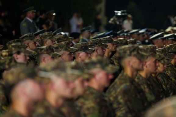 10 oficerë të FSK-së diplomojnë në Shqipëri
