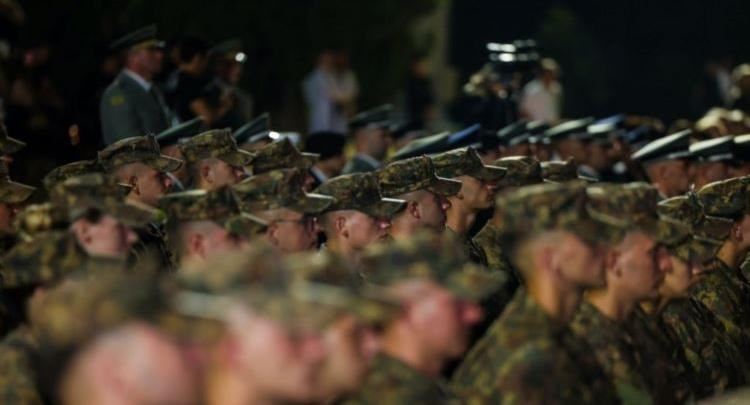 10 oficerë të FSK-së diplomojnë në Shqipëri
