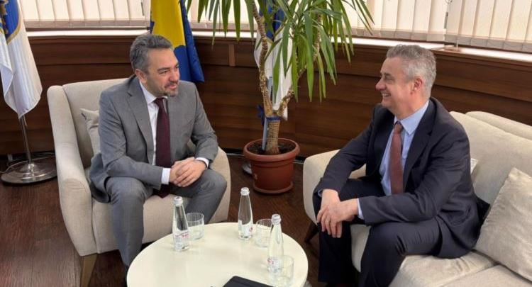 Ambasadori britanik vlerëson përpjekjet e KQZ-së për zgjedhje të qeta më 28 dhjetor