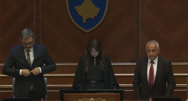 Kuvendi e nderon Eliot Engel me një minutë heshtje