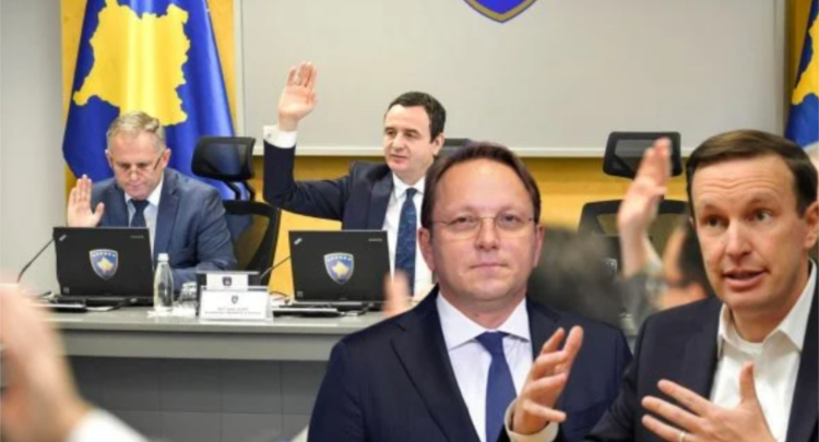 Varhelyi zbeh “lavdet” e senatorit amerikan për luftën kundër korrupsionit në Kosovë