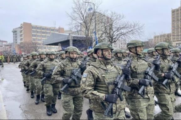 Maqedonci u bën thirrje të rinjve të aplikojnë për rekrutim në FSK