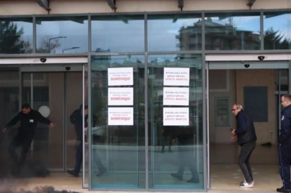 OJQ `QIKA` me aksion simbolik, hedh tymuese te Ministria e Drejtësisë