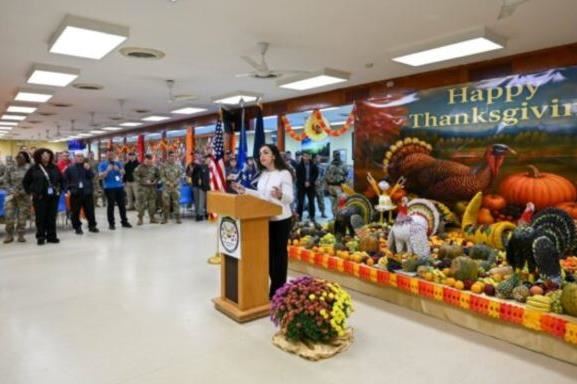 Osmani në Bondsteel, uron ushtarët amerikanë për Ditën e Falënderimeve: Kanë qenë pranë Kosovës në ditët më të vështira
