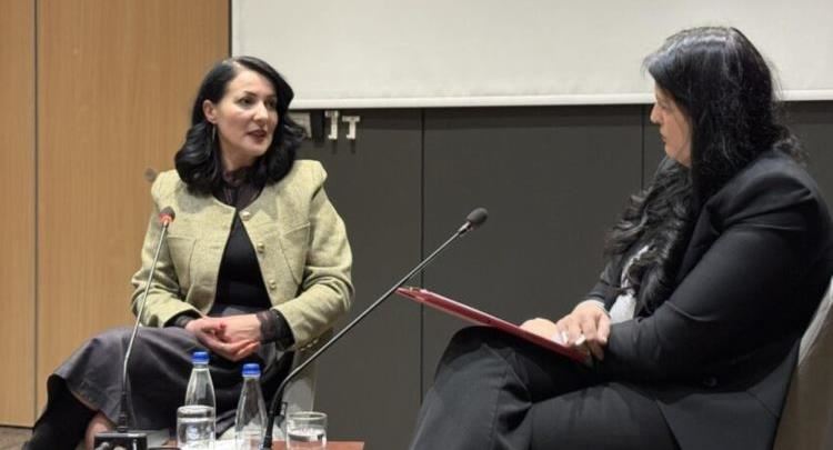 A duhet Kosova të ndalojë përdormin e mediave sociale nga fëmijët nën 16 vjeç? Sogojeva: Duhet të bëhet një analizë