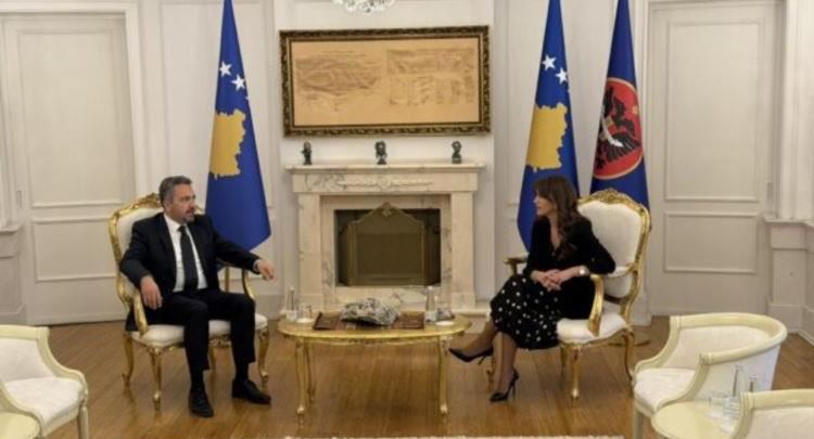 31 maj apo 7 qershor, Haxhiu i nis takimet për zgjedhjet e parakohshme, kreu i KQZ i shkon në zyrë