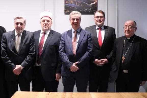 Udhëheqësit fetarë me deklaratë: Të respektohen vajzat dhe gratë, të refuzohet nxitja e urrejtjes