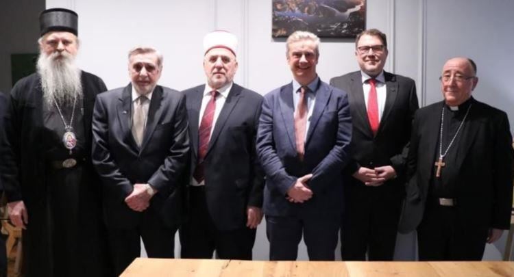 Udhëheqësit fetarë me deklaratë: Të respektohen vajzat dhe gratë, të refuzohet nxitja e urrejtjes