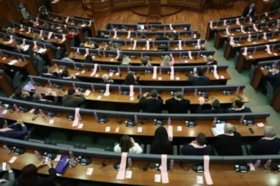 Formohet Komisioni hetimor parlamentar për rastin e Arlinda Zekajt