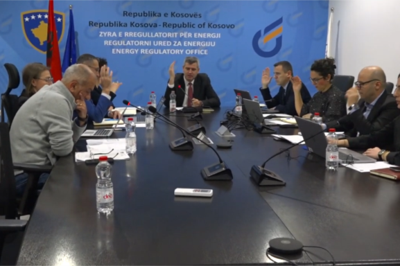 Tarifat e energjisë elektrike mbeten të pandryshuara deri në vendimin përfundimtar të ZRRE’së