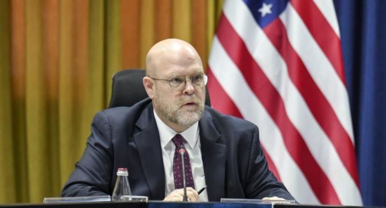 Hovenier: Përpjekjet e senatorit Dole ishin esenciale për t’iu përgjigjur direkt regjimit të Millosheviqit