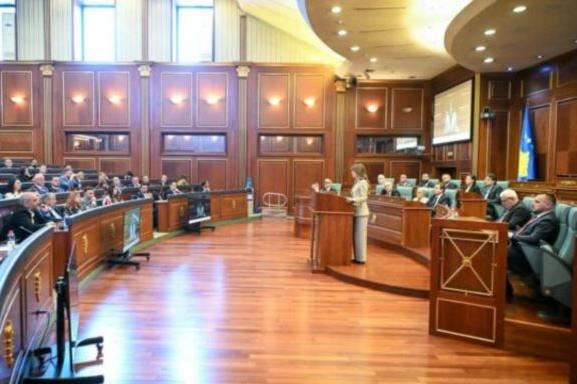 Kushtetuesja “udhëzon” deputetët: Jepjani popullit një President përfaqësues e simbol të unitetit
