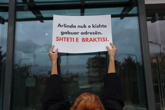 Pasi Gërvalla dhe Sveçla nuk dhanë dorëheqje, protesta vazhdon sërish sot në orën 16:00