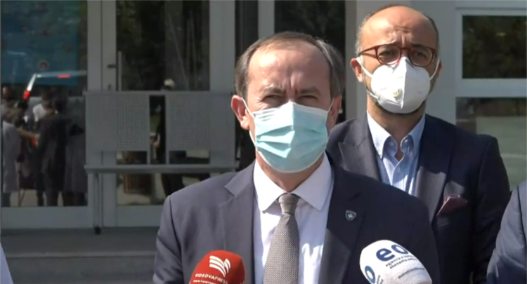 Hoti viziton IKSHPK-në në ditë feste, thotë se gjendja është e rëndë