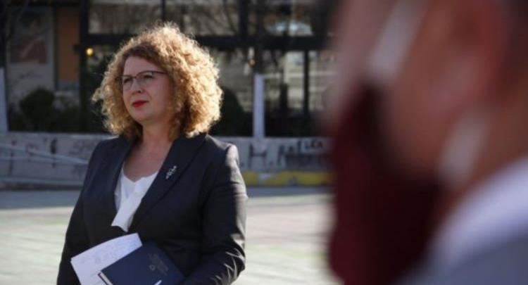 Brenda është mbrojtur në heshtje, para mediave Ministrja Hajdari shpërthen në akuza ndaj prokurorisë