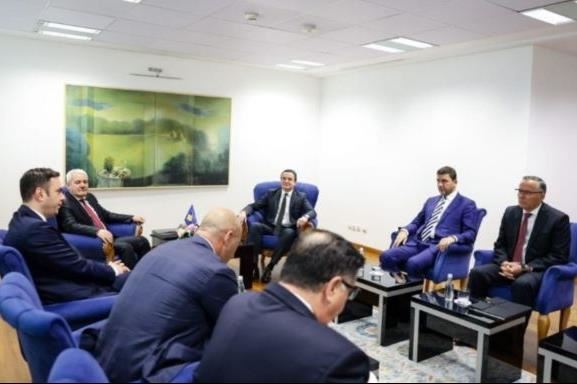 “Babadimer i mashtrimeve”; “po e rrënon shtetin”: “Opozita” e kritikon ashpër Kurtin për vendimet kontestueshme qeveritare