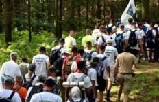 Mbi 6,500 njerëz nisin Marshimin e Paqes, përkujtojnë viktimat e gjenocidit të Srebrenicës