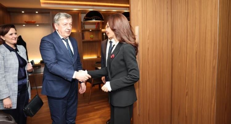 “Barazi reale, përfaqësim dhe dinjitet për shqiptarët”: Kryediplomatja shqiptare vijon qëndrimin në Maqedoni të Veriut