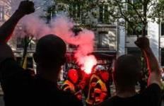 Protesta masive në Francë, studentët, zjarrfikës dhe punonjësit në rrugë prej ditësh