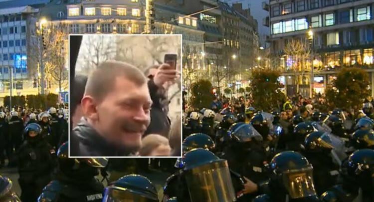 Thirrje fashiste e antisemite në protestat e opozitarëve serbë, dënohen nga Serbia dhe Izraeli